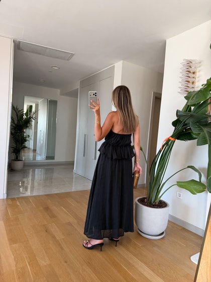 Halter Yaka Gold Broşlu Elbise - Siyah