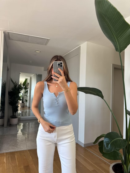 Mavi  Yakası Düğmeli Atlet 