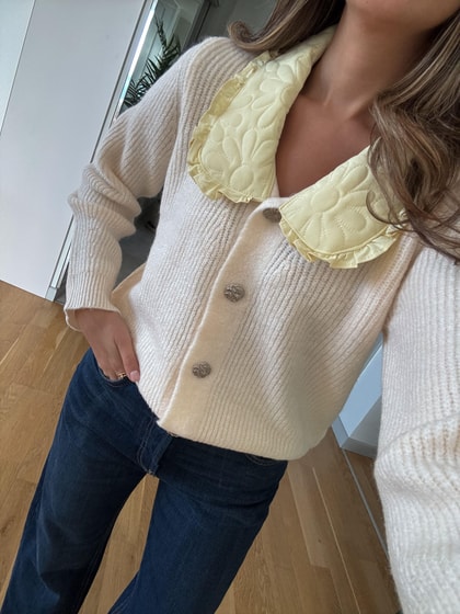 Sarı Yakalı Ekru Hırka