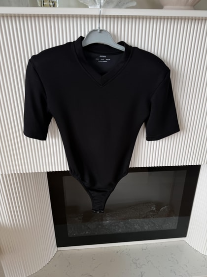 Tarte Vatkalı V Yaka Bodysuit - Siyah