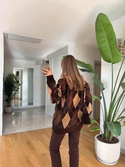 V Yaka Baklava Desenli Hırka - Kahve 