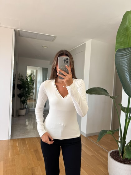 Yakası Gold Boncuk Detaylı Bluz - Ekru