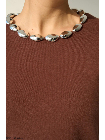 Yakası Aksesuarlı Kazak Tk251183 Kahve