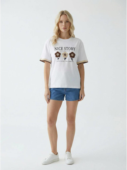 Yazılı Çiçek Nakışlı Tişört 7477 BeyazCoral