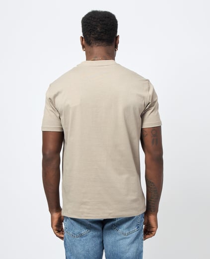 ARMANI EXCHANGE Armani Exchange Erkek Regular Fit Pamuklu Yuvarlak Yakalı Göğüste Kabartmalı Logo Desenli Kısa Kollu Bej T-Shirt XM000545 AF10361-U6167