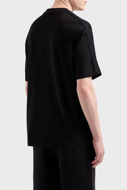 ARMANI EXCHANGE Armani Exchange Erkek Normal Kalıp Yuvarlak Yaka Omuzlardan Uzanan Logo Bantlı Kısa Kollu Siyah T-Shirt XM000322 AF10361-UC001