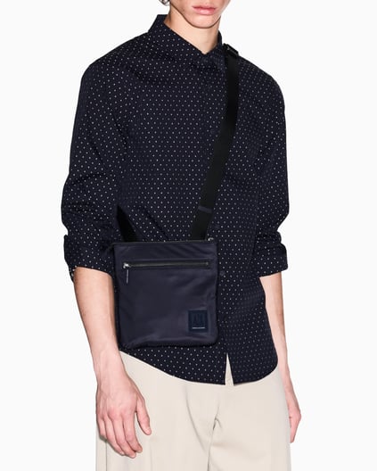 ARMANI EXCHANGE Armani Exchange Erkek Ayarlanabilir Askı Fermuar Kapama Spor Geniş Kullanım Lacivert Omuz Çantası XM000105 AF15129-UB101