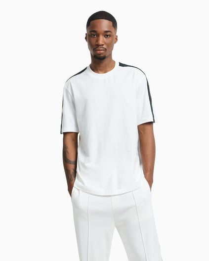 ARMANI EXCHANGE Armani Exchange Erkek Normal Kalıp Yuvarlak Yaka Omuzlardan Uzanan Logo Bantlı Kısa Kollu Beyaz T-Shirt XM000322 AF10361-U0009