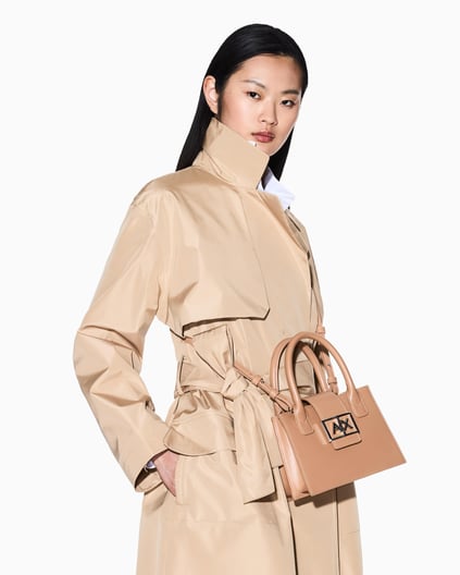 ARMANI EXCHANGE Armani Exchange Kadın Deri AX Yazı Detay Klasik Model İçi Geniş Kahverengi Omuz Çantası XW000306 AF12039-U2069