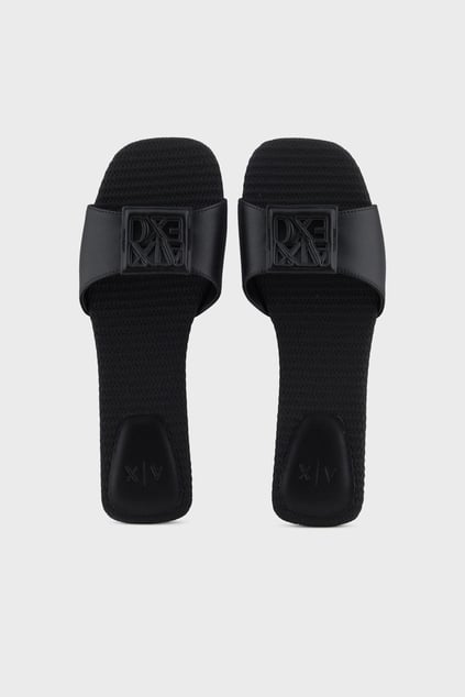 ARMANI EXCHANGE Armani Exchange Kadın Logo Kabartmalı Üst Yüzey Rahat Tabanlıklı Mini Topuk Detaylı Siyah Terlik XDP055 XV921-00002