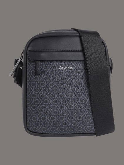 Calvin Klein Calvin Klein Erkek Ayarlanabilir Kayışlı Fermuarlı Ön Bölmeli CK Monogram Logolu Siyah Omuz Çantası LV04D3089G-UB1