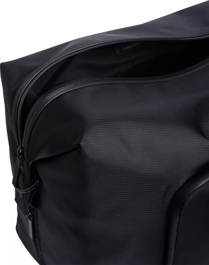 CALVIN KLEIN Calvin Kleın Erkek Geniş Hacimli Ekstra Fermuarlı Ön Cepli Uzun Askılı Siyah Valiz K50K512781-BEH