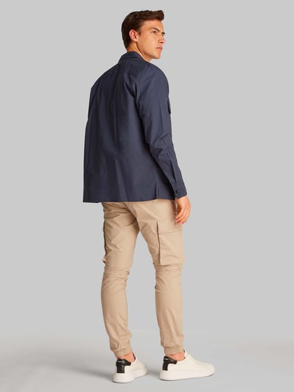CALVIN KLEIN Calvin Kleın Erkek Gömlek Yaka Cep Detaylı Regular Fit Lacivert Gömlek J30J327584-CGE