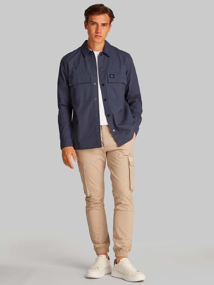 CALVIN KLEIN Calvin Kleın Erkek Gömlek Yaka Cep Detaylı Regular Fit Lacivert Gömlek J30J327584-CGE