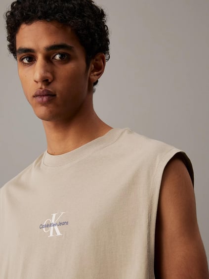 Calvin Klein Calvin Klein Erkek Kolsuz Regular Fit Bisiklet Yaka Pamuklu Bej T-Shirt J30J327493-PAH