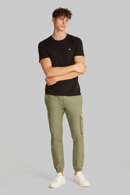 CALVIN KLEIN Calvin Kleın Erkek Pamuklu Skinny Fit Paçası Lastikli Cep Detaylı Kargo Yeşil Pantolon J30J327614-PK8