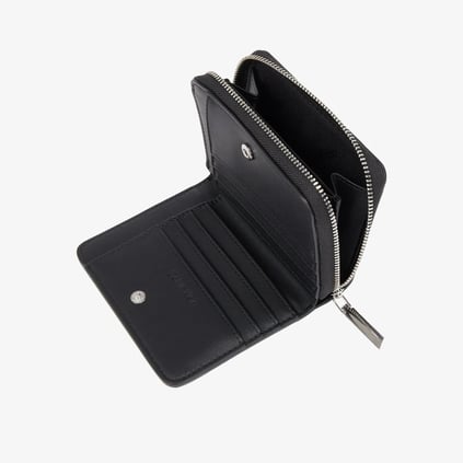 Calvin Klein Calvin Klein Kadın Ana Para Bölmeli Fermuar Kapamalı Metalik Logo Kabartmalı Siyah Cüzdan K60K611937-BEH
