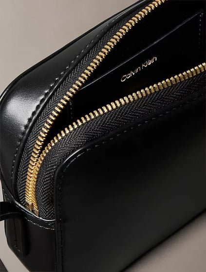 Calvin Klein Calvin Klein Kadın Ayarlanabilir Uzun Askılı CK Logolu Fermuarlı Siyah Omuz Çantası LV04F3173G-YIH