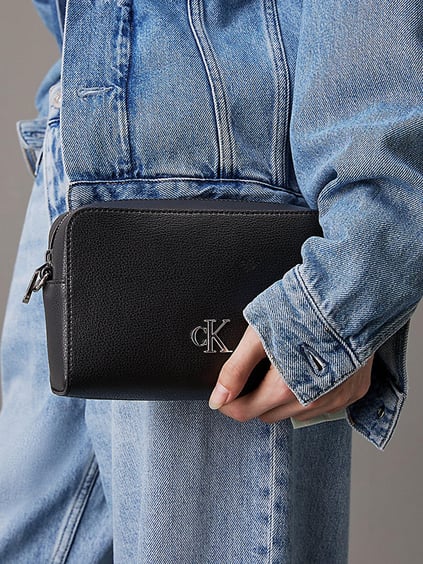 Calvin Klein Calvin Klein Kadın Ayarlanabilir Omuz Askılı Fermuarlı Deri Siyah Omuz Çantası LV04K3162G-UB1