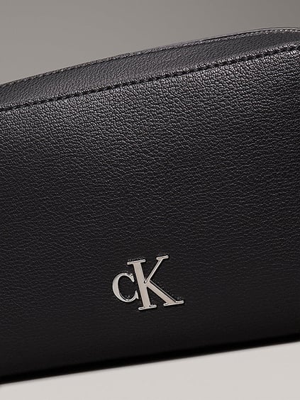 Calvin Klein Calvin Klein Kadın Ayarlanabilir Omuz Askılı Fermuarlı Deri Siyah Omuz Çantası LV04K3162G-UB1