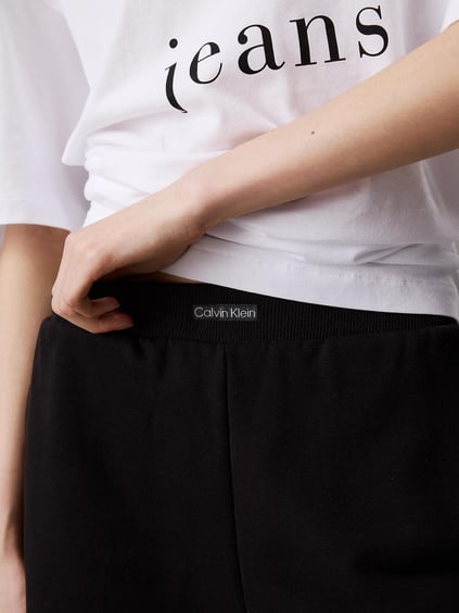 Calvin Klein Calvin Klein Kadın Beli Lastikli Kısa Boy Pamuklu Cep Detay Siyah Şort J20J225525-BEH