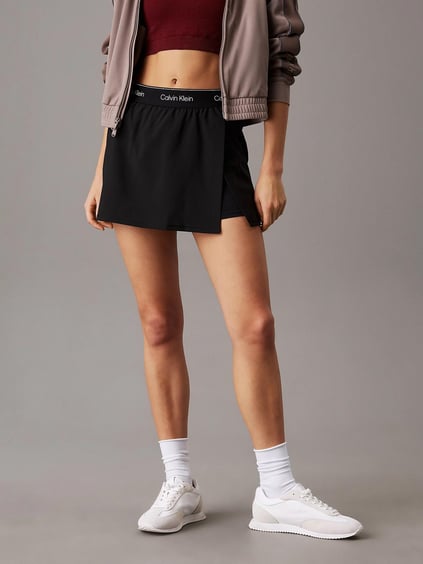 Calvin Klein Calvin Klein Kadın Calvin Klein Yazılı Yırtmaç Detaylı İç Bölüm Şort Siyah Etek 00GWS4T901-UB1