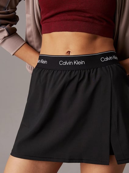 Calvin Klein Calvin Klein Kadın Calvin Klein Yazılı Yırtmaç Detaylı İç Bölüm Şort Siyah Etek 00GWS4T901-UB1