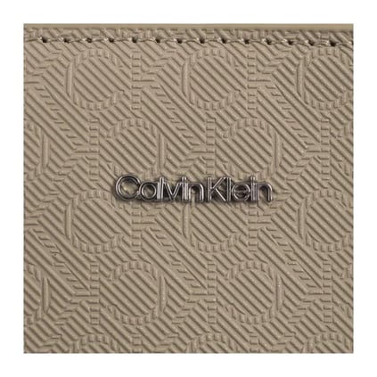 Calvin Klein Calvin Klein Kadın Çıkarılabilir Omuz Askılı Fermuarlı CK Monogram Dokulu Kahverengi Omuz Çantası K60K613023-W75