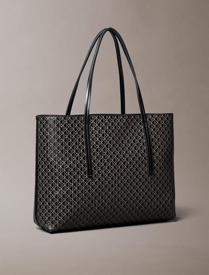 Calvin Klein Calvin Klein Kadın Çıkarılabilir Fermuarlı İç Cepli CK Monogram Logolu Siyah Omuz Çantası LV04F3267G-2XA