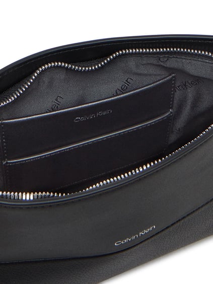 Calvin Klein Calvin Klein Kadın Deri Askı Ayarlanabilir Calvin Klein Yazılı Siyah Omuz Çantası K60K613009-BEH