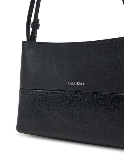 Calvin Klein Calvin Klein Kadın Deri Askı Ayarlanabilir Calvin Klein Yazılı Siyah Omuz Çantası K60K613009-BEH