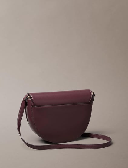 Calvin Klein Calvin Klein Kadın Deri Uzun Ayarlanabilir Sap CK Yazı Desenli Bordo Omuz Çantası LV04F3221G-BAP
