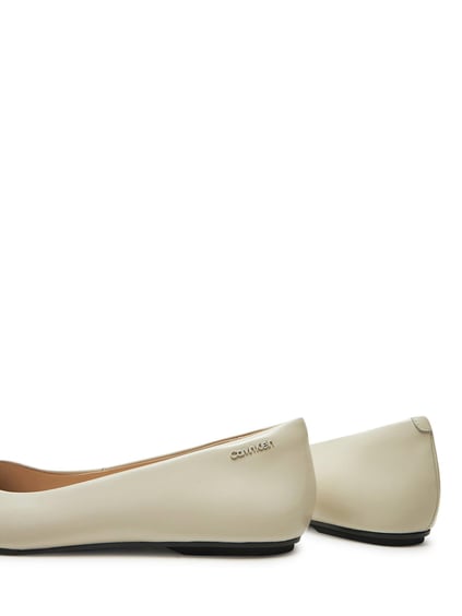 Calvin Klein Calvin Kleın Kadın Düz Taban Oval Burunlu Deri Bej Babet HW0HW02449-ACG