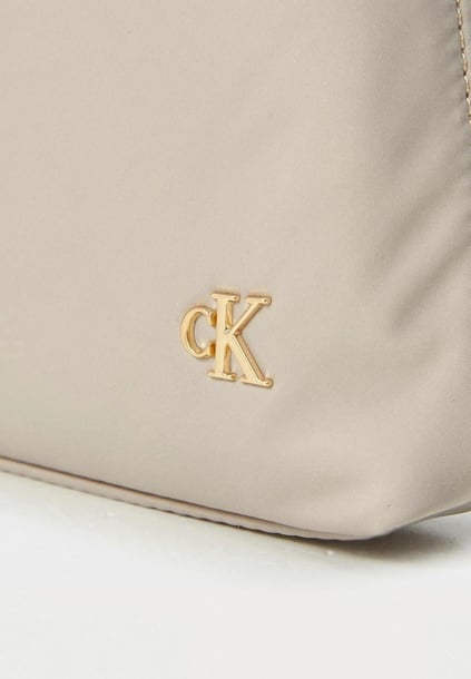 Calvin Klein Calvin Klein Kadın Fermuar Kapamalı CK Logolu Kısa Askılı Bej Omuz Çantası LV04K3219G-RMU