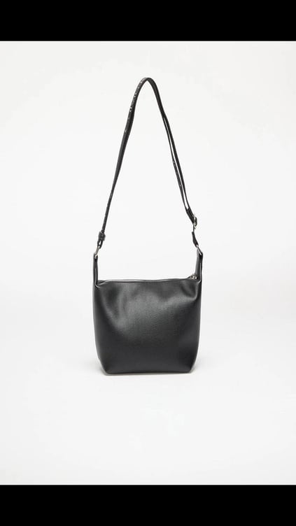Calvin Klein Calvin Klein Kadın Fermuarlı Ayarlanabilir Omuz Askılı Ck Logo Kabartmalı Siyah Omuz Çantası LV04K3131G-UB1