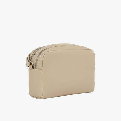Calvin Klein Calvin Klein Kadın Fermuarlı CK Logo Kabartmalı Ayarlanabilir Omuz Askılı Bej Omuz Çantası LV04K3124G-PBF