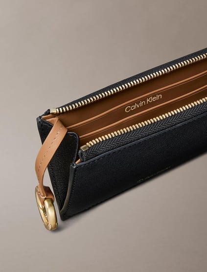 Calvin Klein Calvin Klein Kadın Fermuarlı Bozuk Para Cepli Esktra Kart Bölmeli Logo Detaylı Siyah Cüzdan LV04F1090G-332
