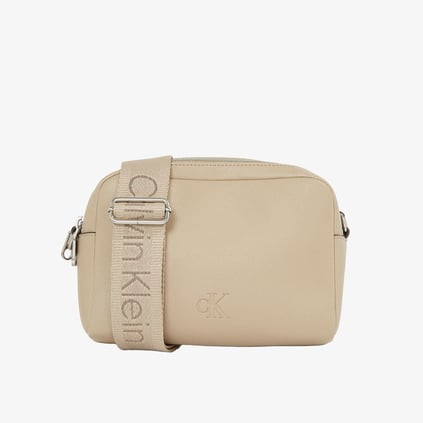 Calvin Klein Calvin Klein Kadın Fermuarlı CK Logo Kabartmalı Ayarlanabilir Omuz Askılı Bej Omuz Çantası LV04K3124G-PBF