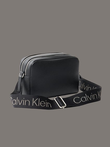 Calvin Klein Calvin Klein Kadın Fermuarlı CK Logo Kabartmalı Ayarlanabilir Omuz Askılı Siyah Omuz Çantası LV04K3124G-UB1