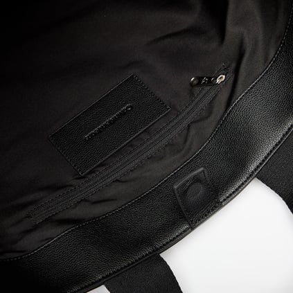 Calvin Klein Calvin Klein Kadın Geniş İç Hacimli Fermuarlı İç Bölmeli Çıkarlılabilir ve Ayarlanabilir Omuz Askılı Siyah Omuz Çantası LV04K3132G-UB1