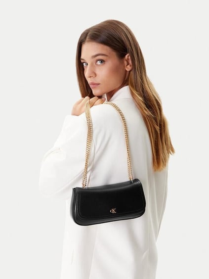 Calvin Klein Calvin Klein Kadın Gold Zincir Askılı Manyetik Kapamalı CK Logolu Siyah Omuz Çantası LV04F3171G-YIH