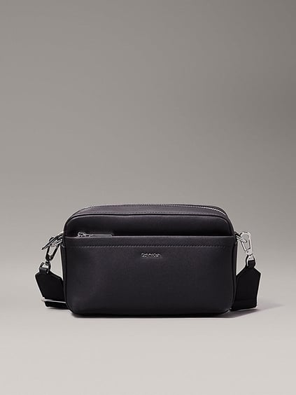 Calvin Klein Calvin Kleın Kadın İç Bölmeli Marka Yazı ve Logo Desenli Fermuar Kapamalı Siyah Omuz Çantası K60K612901-BEH