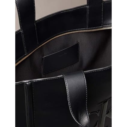 Calvin Klein Calvin Klein Kadın Kısa Askılı Büyük CK Logolu Fermuar Kapamalı Siyah Omuz Çantası LV04F3218G-UB1