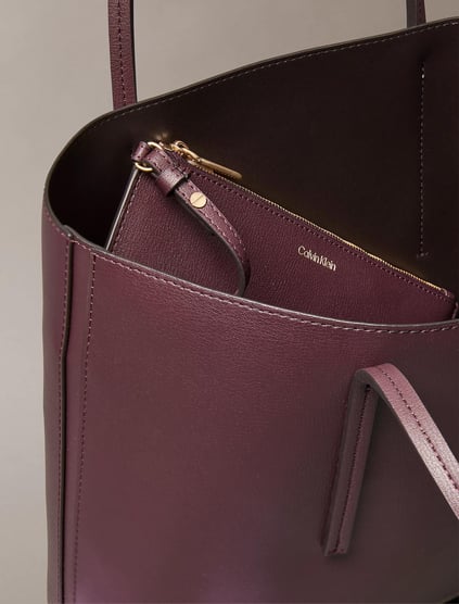 Calvin Klein Calvin Klein Kadın Kısa Kulp Deri Geniş Kalıp Ekstra Cüzdan Bordo Omuz Çantası LV04F3275G-33A