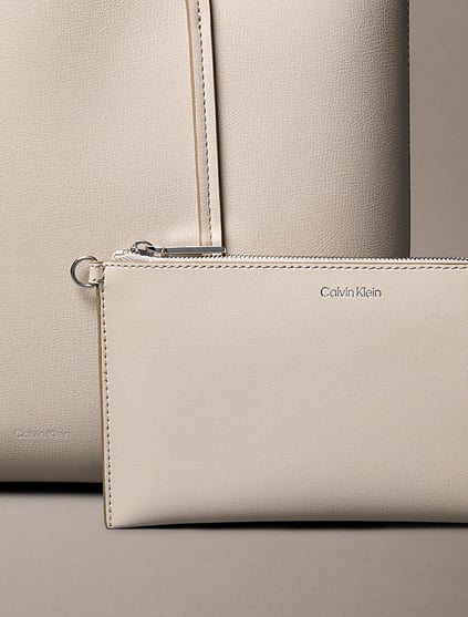Calvin Klein Calvin Klein Kadın Kısa Kulp Deri Geniş Kalıp Ekstra Cüzdan Bej Omuz Çantası LV04F3275G-338
