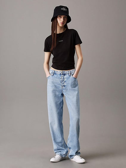 Calvin Klein Calvin Klein Kadın Kısa Kol Bisiklet Yaka Kısa Boy Pamuklu Siyah T-Shirt J20J225524-BEH