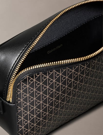 Calvin Klein Calvin Klein Kadın Monogram Logolu Ayarlanabilir Sabit Omuz Askılı Siyah Omuz Çantası LV04F3268G-2XA
