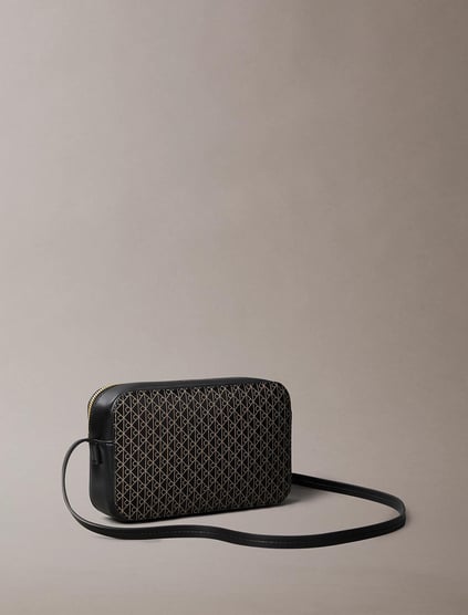 Calvin Klein Calvin Klein Kadın Monogram Logolu Ayarlanabilir Sabit Omuz Askılı Siyah Omuz Çantası LV04F3268G-2XA