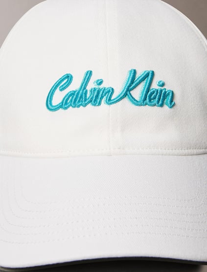 Calvin Klein Calvin Klein Kadın Nefes Alabilen Kumaş Logo Desenli Ayarlanabilir Metal Tokalı Beyaz Spor Şapka LV04K5044G-YAA