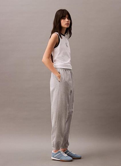 Calvin Klein Calvin Klein Kadın Normal Kesim Beli ve Paçası Lastikli Pamuk Karışımlı CK Logolu Gri Eşofman Altı LV047B235G-P79